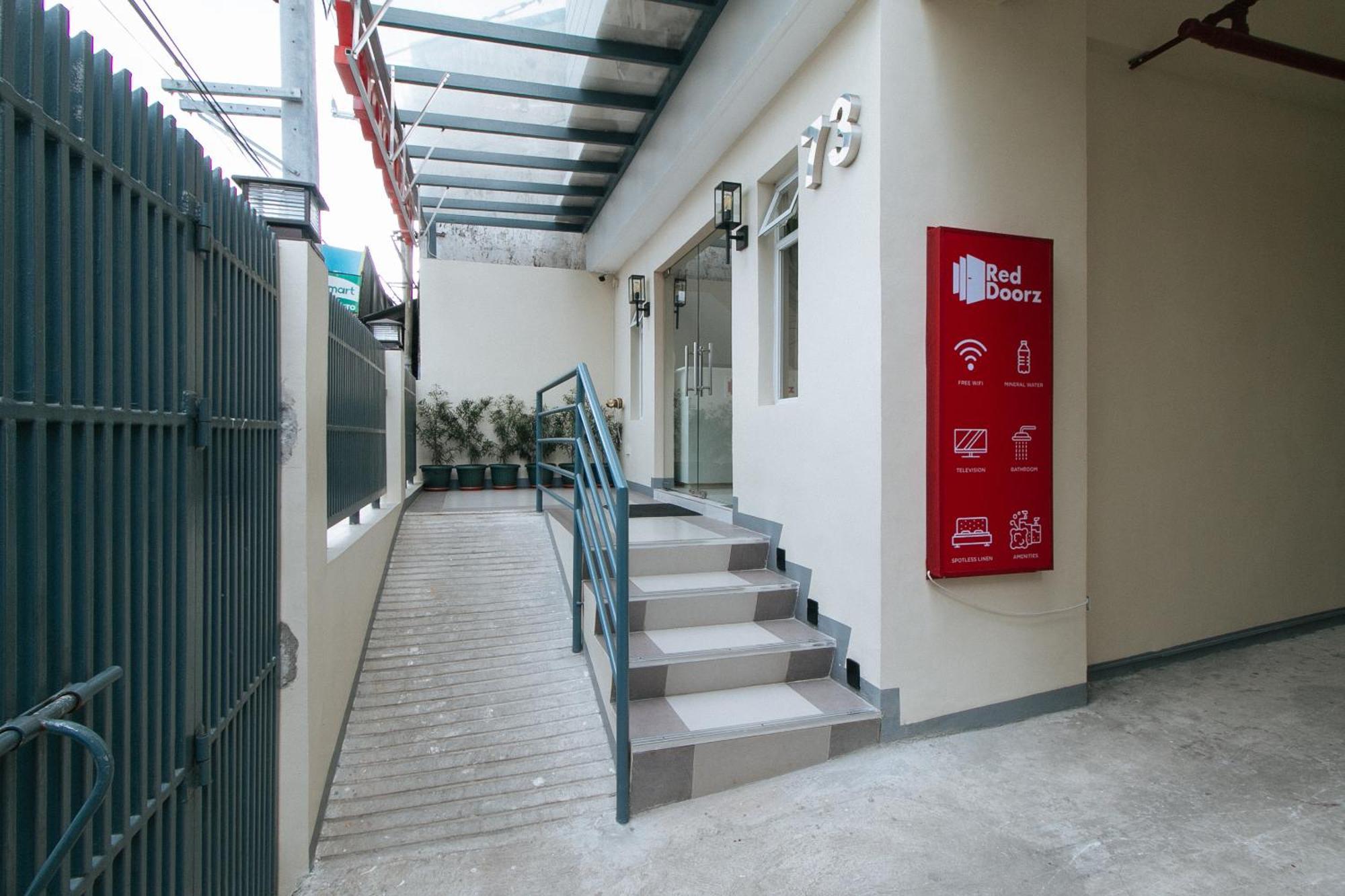 Reddoorz Plus @ Torre De Manuel Residences 1 Quezón by Eksteriør bilde