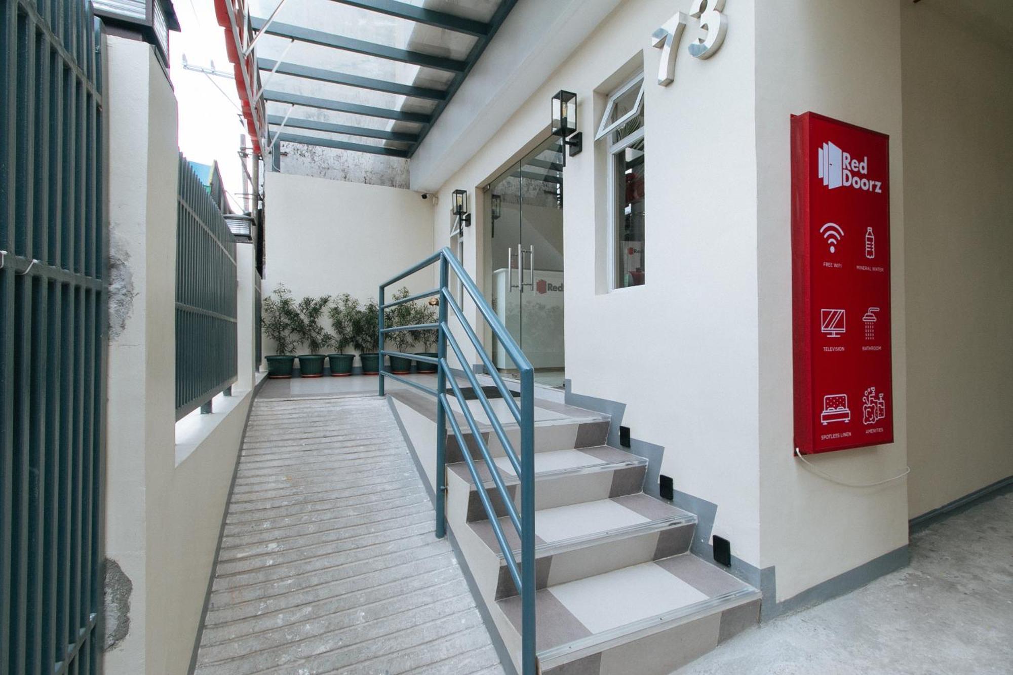 Reddoorz Plus @ Torre De Manuel Residences 1 Quezón by Eksteriør bilde