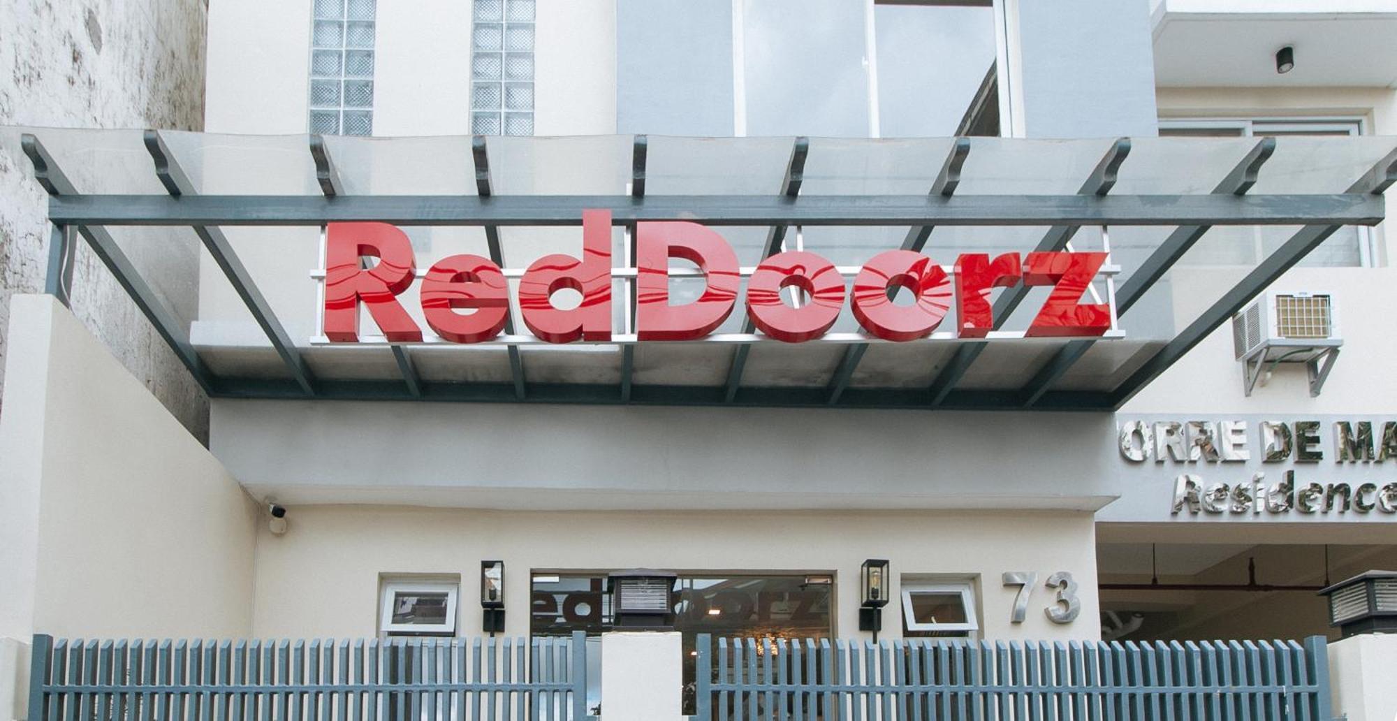 Reddoorz Plus @ Torre De Manuel Residences 1 Quezón by Eksteriør bilde